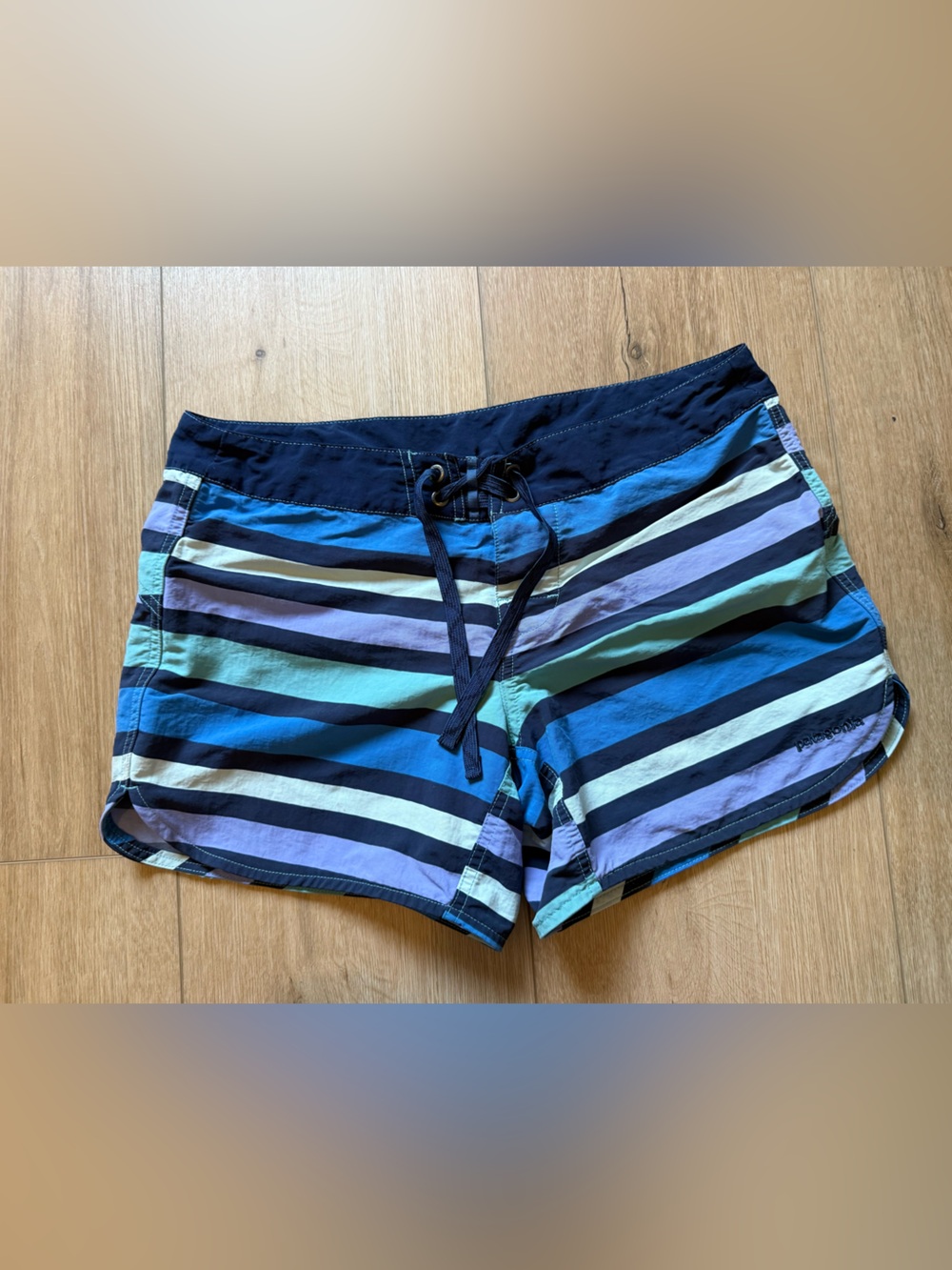 Patagonia Shorts Women's 6 Blue Multi Striped Wavefarer Board Shorts Beach Swim